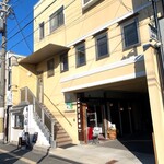 Coffee Stand Do - 一瞬カフェとわかりづらいかもしれません。この建物を目印に。。