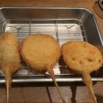 串カツ 大吉 - ホルモン、玉ねぎ、レンコン\(//∇//)\