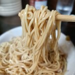 濃麺 海月 - 和え玉の麺リフト