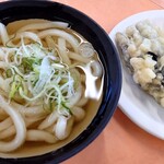 めん処 杢屋 - 料理写真:かけうどん並 230円、海老天、ナス天