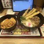 資さんうどん - 料理写真: