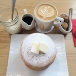 リジョイス - リコッタパンケーキとカフェラテ