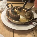 熟成和牛ステーキ グリルド エイジング・ビーフ - 特大のマッシュルーム^_^