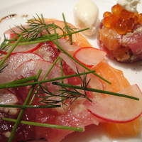 アピシウス - ノルウェー産サーモンと築地から届いた鮮魚のクリュ