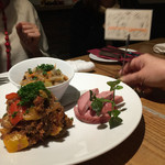 肉ビストロ 2986 - 前菜3種盛り ロースハム、コンビーフのラタトゥイユ、牛肉と野菜のマリネ。、