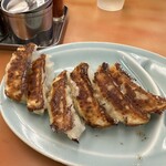 ラーメン山岡家 - 母が餃子と引き換えるだけのサービス券を持っていたので、餃子もお願いしました。