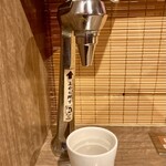 一蘭 - ドリンク写真:水はセルフで飲み放題。