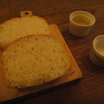 スタンディングワインバー アワ - 自家製パン