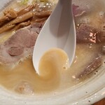 西中島 光龍益 - 濃厚な白湯スープ