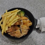 小料理 花恋 - やわらかチキンステーキ(1000円)