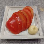 小料理 花恋 - 冷やしトマトハーフ(400円)