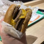 Hungry diner - マクドナルドのダブルチーズバーガーのダブルパティ