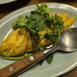 麦酒宿 まり花 - パクチーオムレツ青唐入り