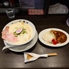 鶏そば響き - ●鶏そば（チャーシュー3枚）950円

オススメが
店員さん）「カレーですね」　と即答だったので

●限定A（カレーライス、ハーフサイズ）480円

合計　1,430円　を注文してみた