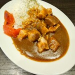 鶏そば響き - ゴロゴロとサイコロ状のチャーシューが
旨味感があって美味しい♪
市販のカレールーベースだとは思える
最初に食べた時は甘みある味わいなんだけど
後からジワジワと来る辛味感が心地良い
美味しい味わいだった