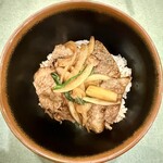 元祖 平壌冷麺屋 本店 - 焼き肉丼は、あくまでも冷麺の補助的な役割だ。