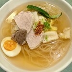 元祖 平壌冷麺屋 本店 - お酢を足さなくても、微かな酸味が味わえる。