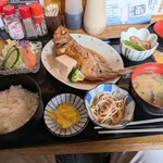 くつろぎ亭ひこべえ  - 日替定食(魚の煮つけ)　990円