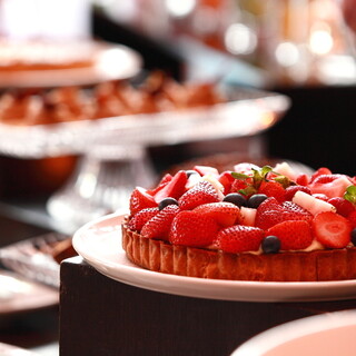【2/8～9限定】苺＆チョコレートデザートビュッフェ
