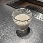 焼肉 燈花 - お通しのスープ