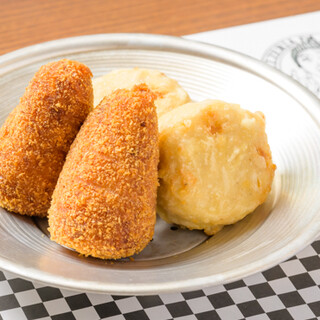 お酒のお供に最適。イタリア産の食材を使った一品料理も充実