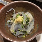 九州料理二代目もつ鍋わたり - 有明産生クラゲの三杯酢 770円