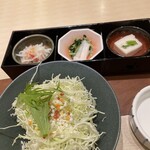 とんかつKYK - 前菜とキャベツ