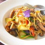 THE DECK - ローストダックの焼きそば（250バーツ）