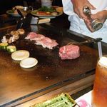 RESTAURANT SUNTORY Honolulu - 当たり前ですが目の前で焼いてくれます。