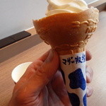 マザー牧場 milk bar - ソフトクリーム（バニラコーン）350円