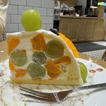 果実園リーベル - 奥に見えるのはドリンクバー