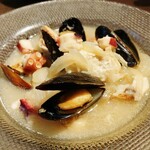 ワインとオマール海老の店 UOMO - 海の幸のアクアパッツァ