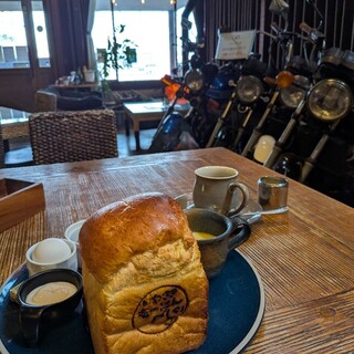 食器と喫茶 岩﨑珈琲店_0