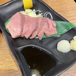 四文屋 - 低温調理の牛タン刺し