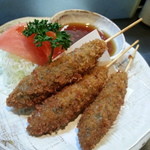 とんかつあさくら - 今日もあったぁ～(^-^)
      気まぐれメニュー
      自家製ミンチの串あげ青じそ風味 ３本800円税込