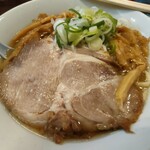 二代目高橋商店 - 中華そば（大）900円　普通盛りも同じ値段なんです