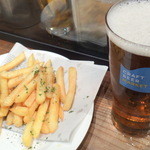 【再訪2014年12月】クラフトビール2杯目は「ヤッホーブルーイング 月面画法 ベルジャンペールエール」（パイント780円）をオーダー！