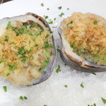 クラフトビアマーケット - 【再訪2014年12月】「白ハマグリのガーリックバター焼き」（1個350円）！これは少し焼きが甘かったっすｗｗ