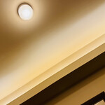 ドラゴン ショクドウ - 店内の照明の使い方も素敵。