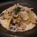 HEARTH - ■〆のパスタ
      《トリュフ薫る♪キノコのクリームパスタ》
      