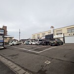鶏そば響き - テナント外観、駐車場