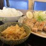 米nico - チキンソテー、切り干し大根、お米屋さんの白飯、ごはんはおかわり自由だー！ありがたし。