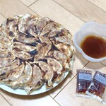 破天荒 - カッチン餃子(25ヶ) 焼いたところ