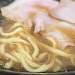 上越家 - ラーメン並(近景)