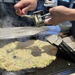 月島もんじゃ くうや - チーズトッピングは圧巻のパフォーマンス！