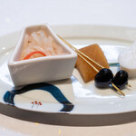 美味いもん屋 わ多なべ - 2026.1 お正月仕様の前菜盛り合わせ（紅白なます、数の子、黒豆、蒲鉾）