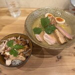 鶏そばと担々麺 一石二鶏 - 料理写真: