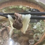 大地のうどん - 和牛すじうどん、麺少なめ。牛すじがおいしい。