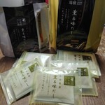 にんべん - 料理写真:『本枯鰹節薫る味だし(かつおと昆布)8g×11袋入』1,188円