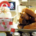 めだかタンタン - （2014.12.30再訪）出来上り直後の焼豚。1本買って帰りました＾＾